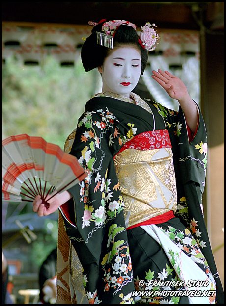 http://trinitygames.files.wordpress.com/2010/10/geisha.jpg